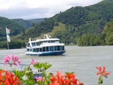 Fahrgastschiff Karlsruhe lädt ein zur sommerlichen Dampferfahrt