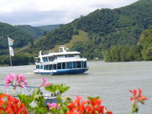 Fahrgastschiff Karlsruhe lädt ein zur sommerlichen Dampferfahrt