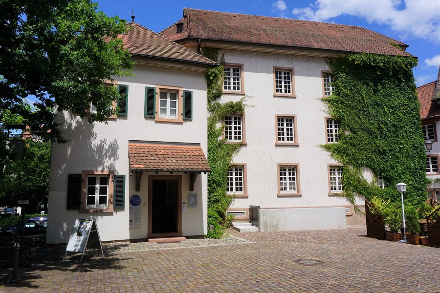 Stadtmuseum Schopfheim in der Altstadt hinter der mittelalterlichen Stadtkirche St. Michael