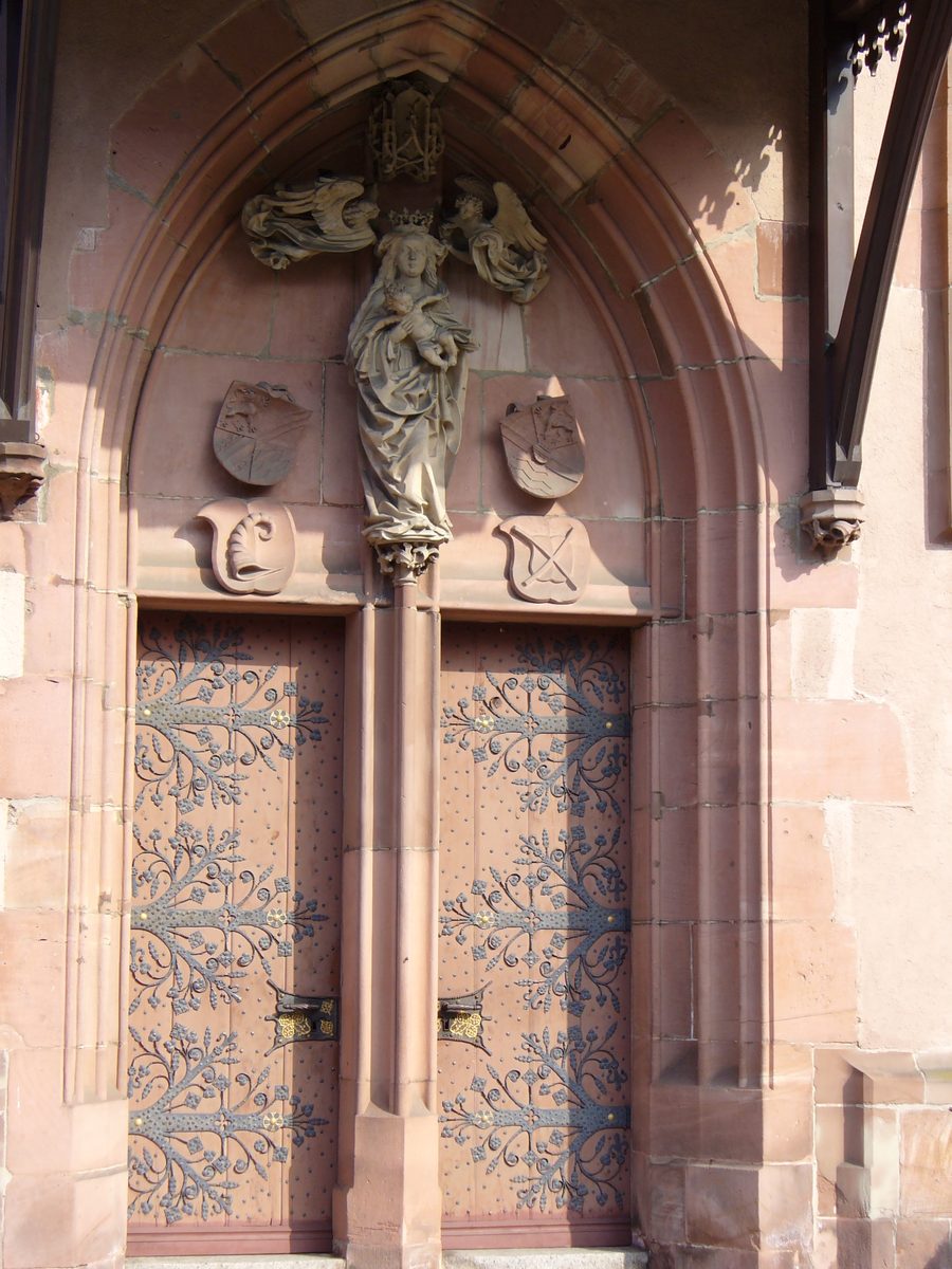Eingang der Wallfahrtskirche Mariä Krönung in Lautenbach