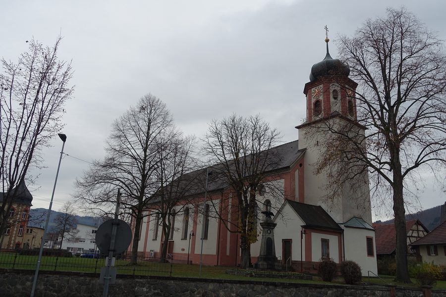 Kreuzerhöhungskirche in Steinach im Ortenaukreis aus südöstlicher Richtung