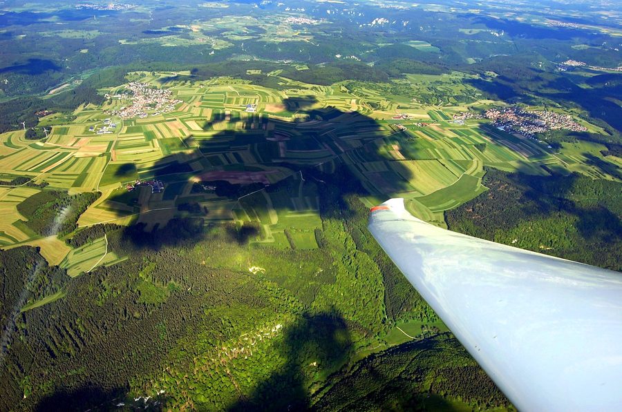 Landschaft des Heubergs mit Hochfläche und bewaldeten Hängen