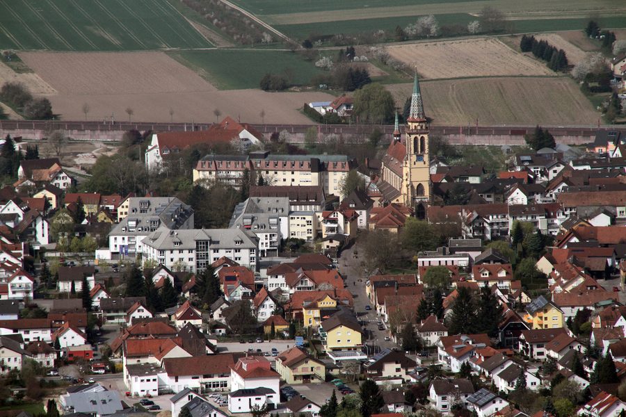 Kirche St. Martin in Sinzheim, gesehen vom Fremersberg