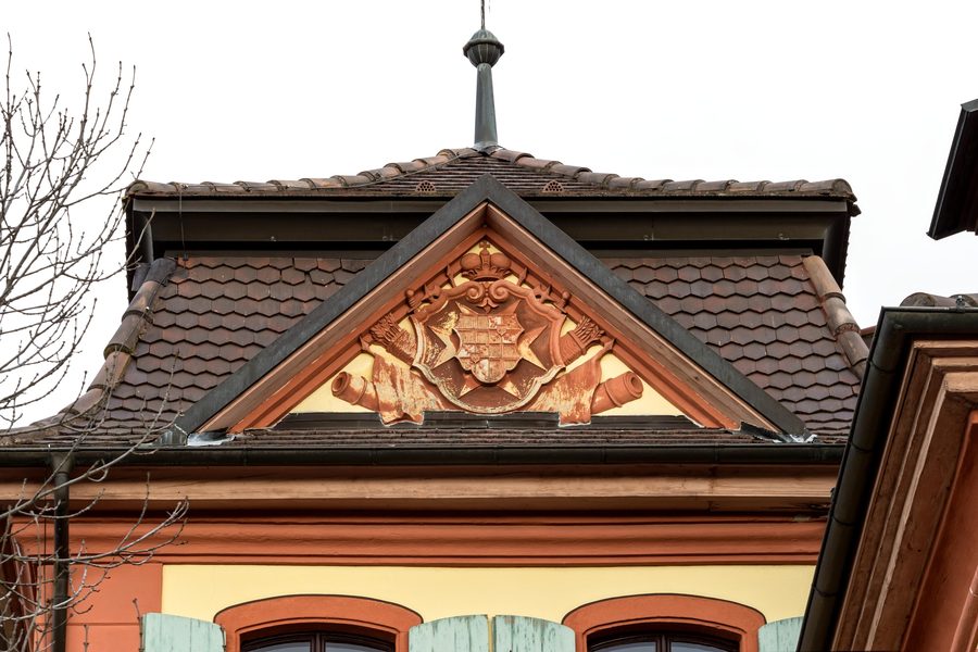 Ehemaliges Malteserschloss in Heitersheim mit dem Torturm am Südeingang