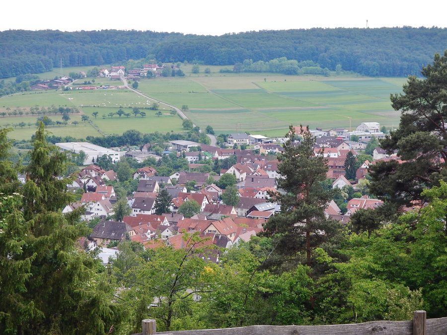 Blick vom Hörnle und Geißberg über Simmozheim zum Ortsteil Büchelbronn