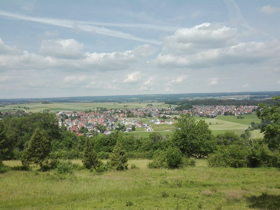 Blick aus dem Naturschutzgebiet Egenhäuser Kapf mit Bömbachtal nach Egenhausen