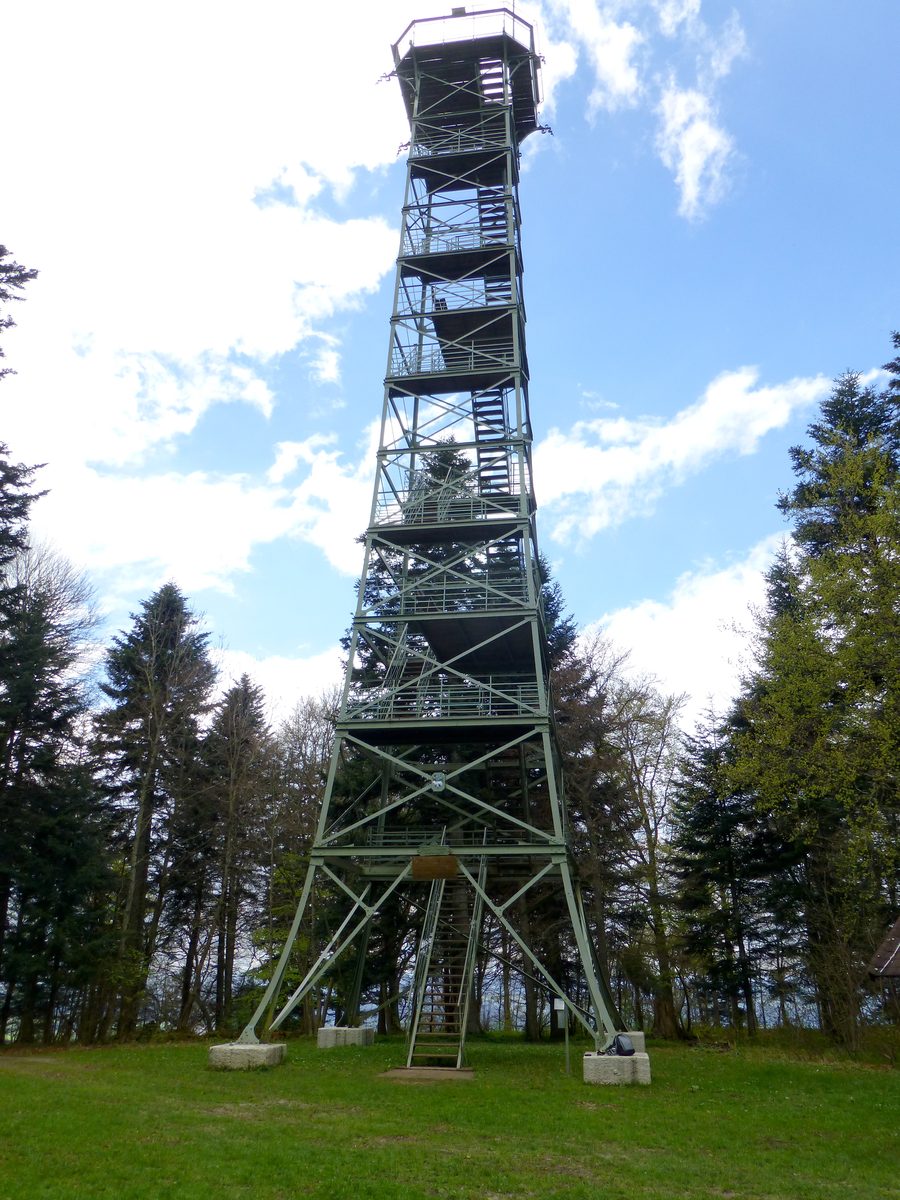 Lembergturm auf dem Lemberg nördlich von Gosheim