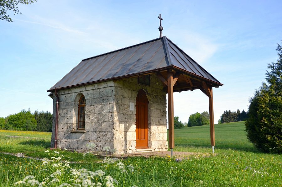 Kapelle St. Josef auf dem Ortenberg bei Deilingen in der Landschaft des Großen Heubergs
