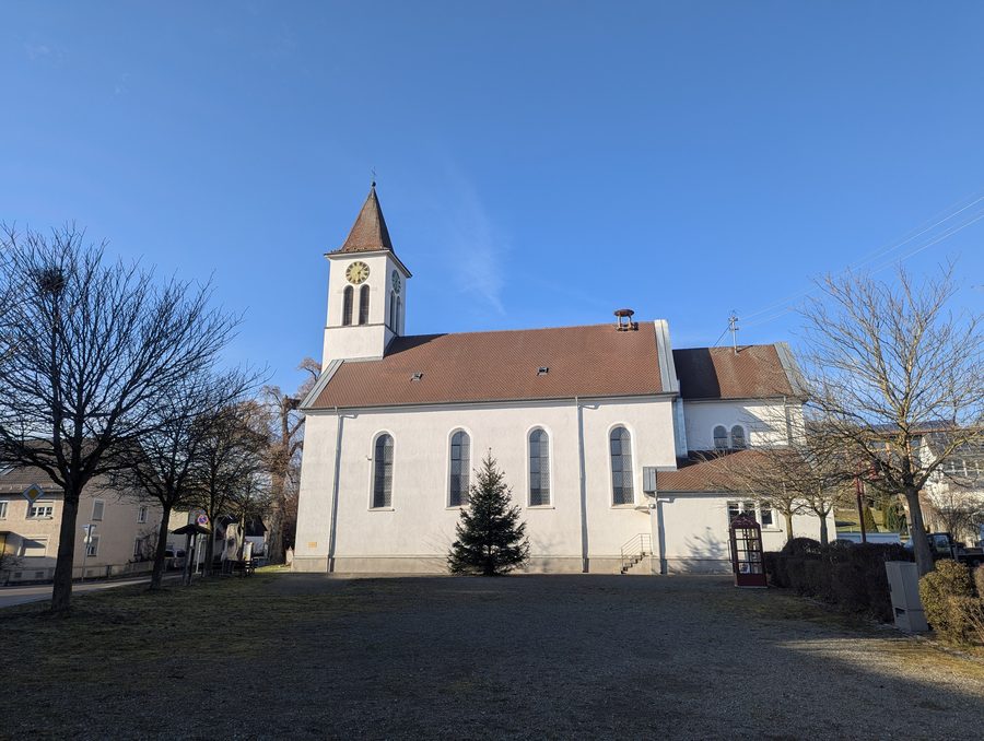 Südostansicht des Kulturzentrums Alte Kirche in Volkertshausen