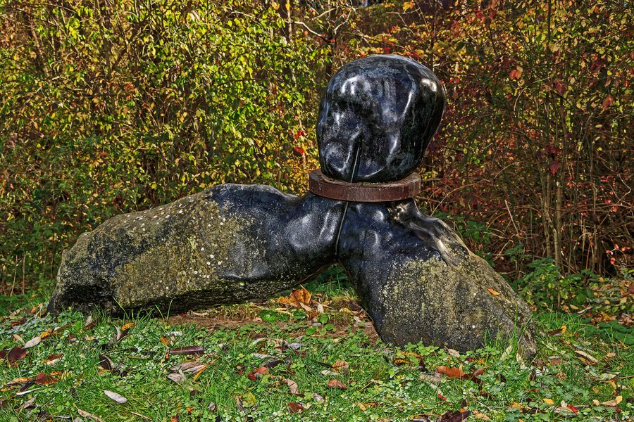 Skulptur „Ohne Titel“ von Günter Braun am Pfinztaler Skulpturenweg in Kleinsteinbach