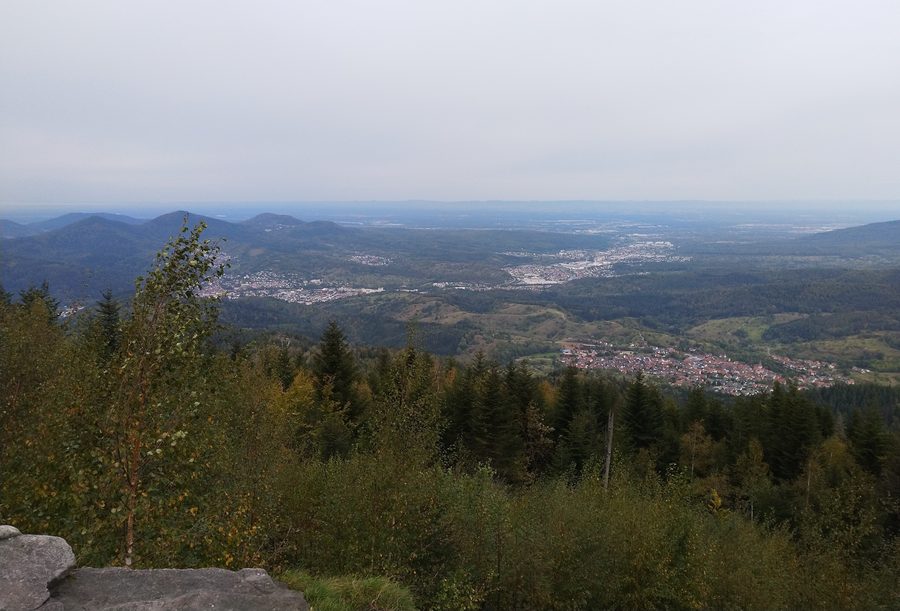 Ausblick von der Teufelsmühle auf Loffenau und das Murgtal