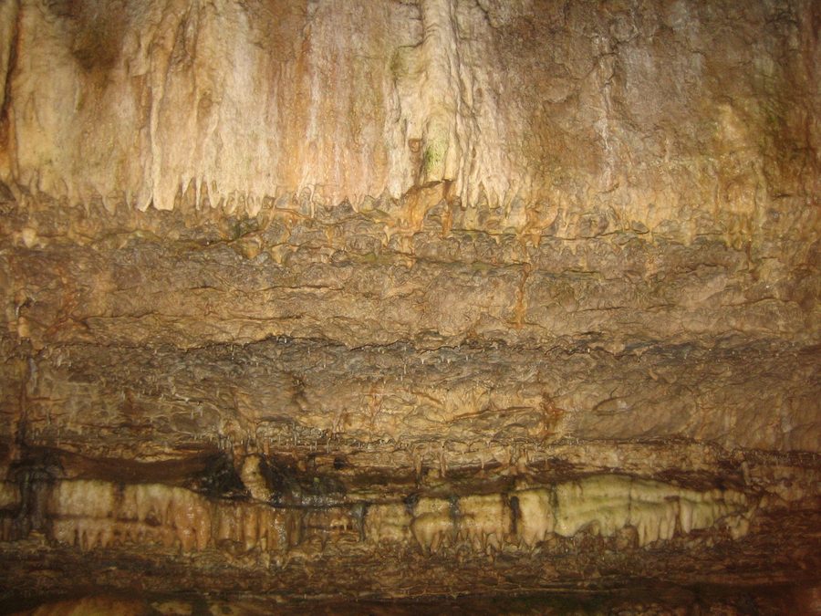 Tropfsteine in der Erdmannshöhle bei Hasel
