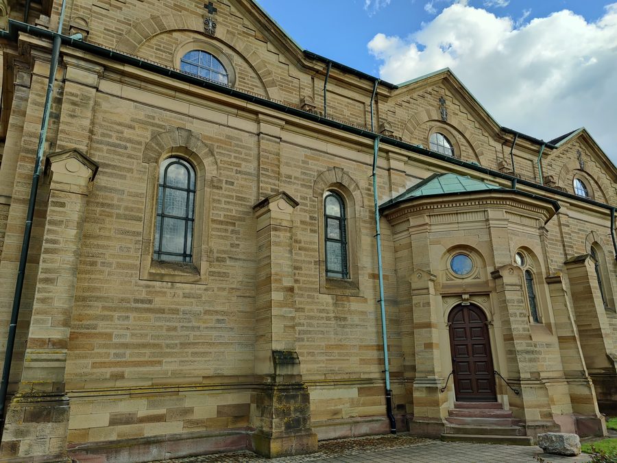 Katholische Pfarrkirche St. Barbara in Forst im Landkreis Karlsruhe