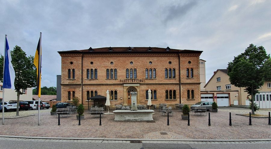 Nordostansicht des historischen Gebäudes Altes Spital in Müllheim im Markgräflerland