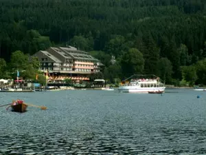 Titisee mit See-Hotel